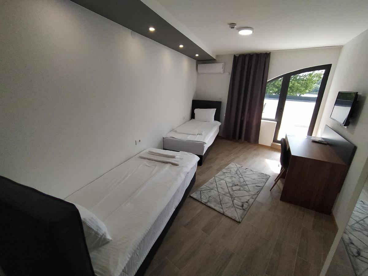 Prenociste Srebrno Jezero Hotel Veliko Gradište Buitenkant foto