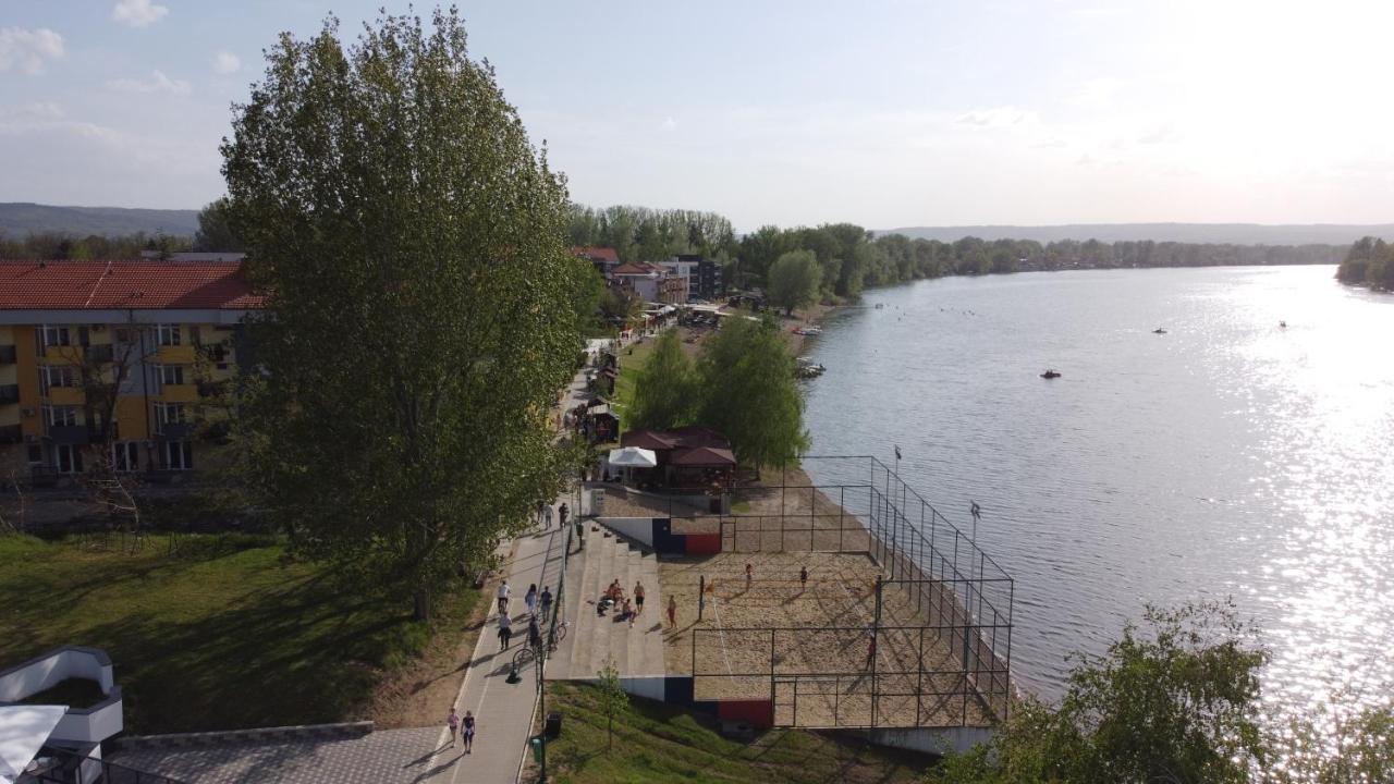 Prenociste Srebrno Jezero Hotel Veliko Gradište Buitenkant foto