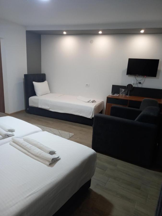 Prenociste Srebrno Jezero Hotel Veliko Gradište Buitenkant foto