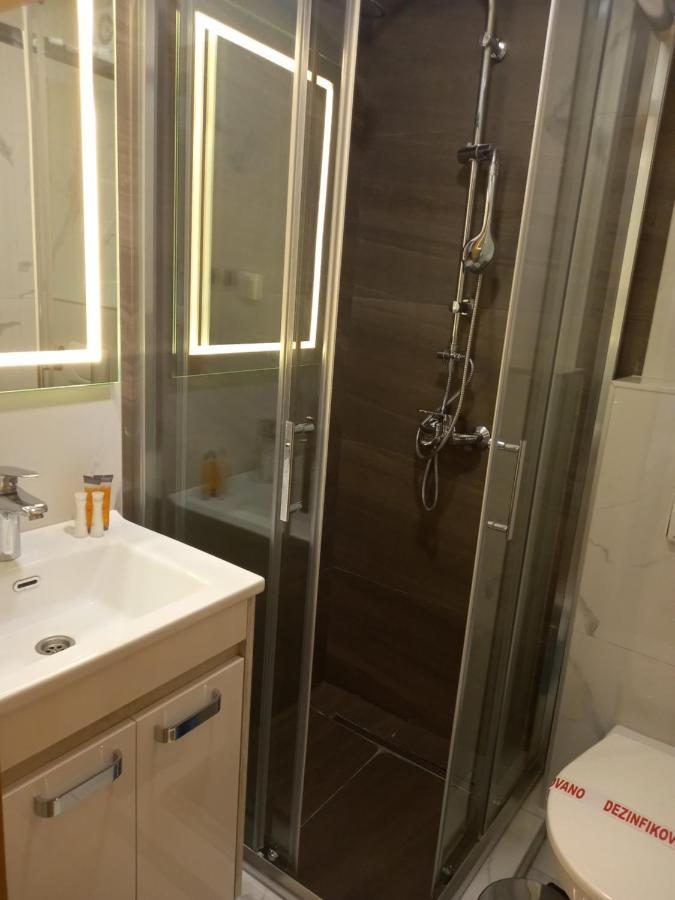 Prenociste Srebrno Jezero Hotel Veliko Gradište Buitenkant foto