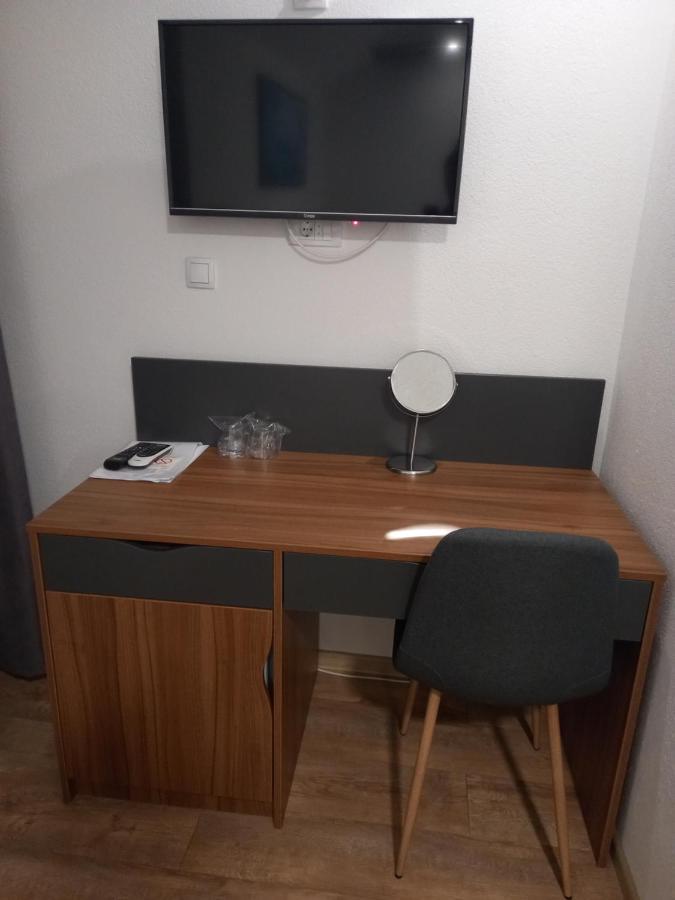 Prenociste Srebrno Jezero Hotel Veliko Gradište Buitenkant foto