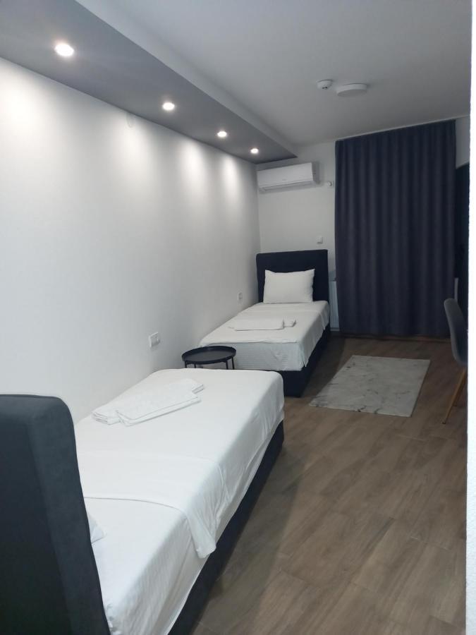 Prenociste Srebrno Jezero Hotel Veliko Gradište Buitenkant foto